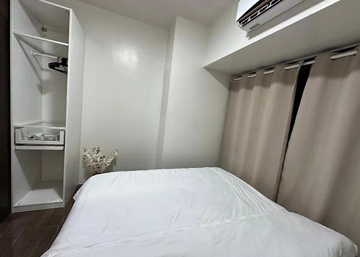 Apartment King Size Bed At Air Residences Condo, Ayala Ave, Makati *