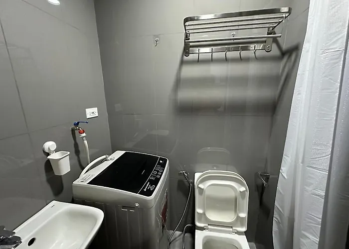King Size Bed At Air Residences Condo, Ayala Ave, Makati *