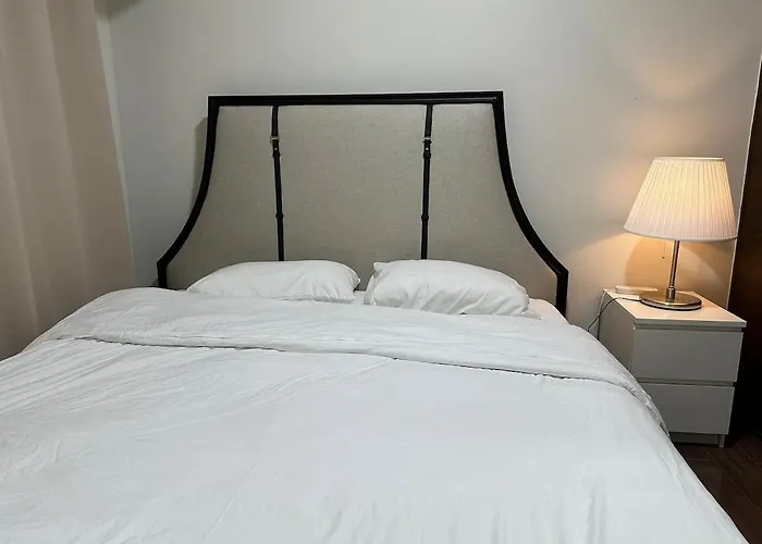 Apartment King Size Bed At Air Residences Condo, Ayala Ave, Makati