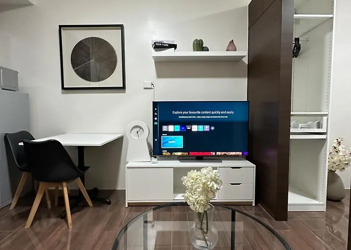 King Size Bed At Air Residences Condo, Ayala Ave, Makati * Manila