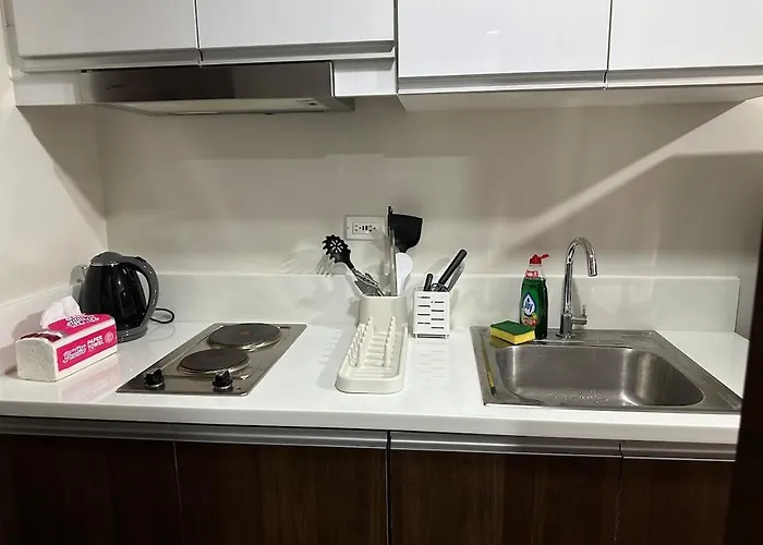 King Size Bed At Air Residences Condo, Ayala Ave, Makati Apartment