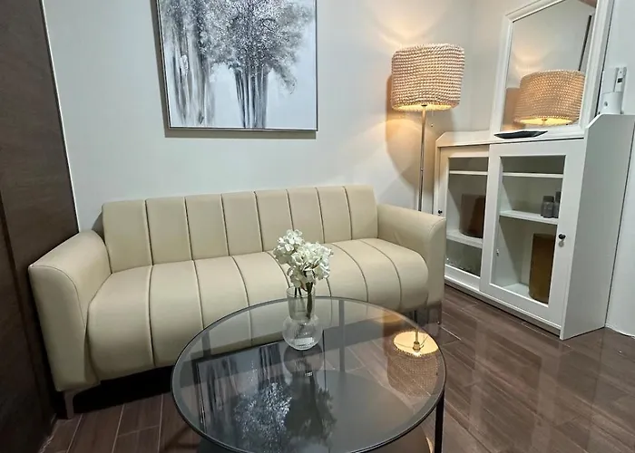 King Size Bed At Air Residences Condo, Ayala Ave, Makati Apartment Manila