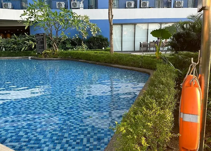King Size Bed At Air Residences Condo, Ayala Ave, Makati *