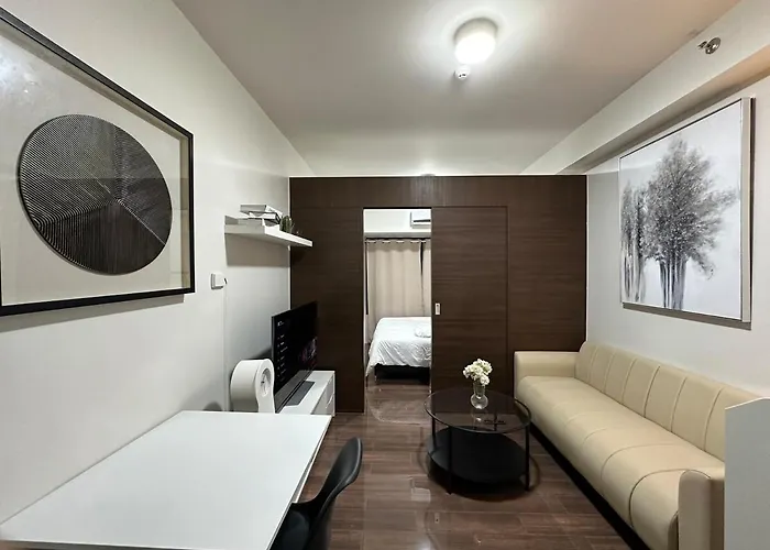 King Size Bed At Air Residences Condo, Ayala Ave, Makati Manila