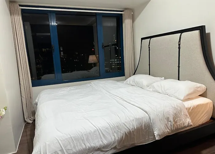 King Size Bed At Air Residences Condo, Ayala Ave, Makati * Manila