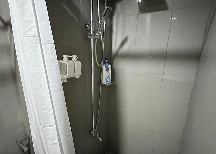 King Size Bed At Air Residences Condo, Ayala Ave, Makati * Manila