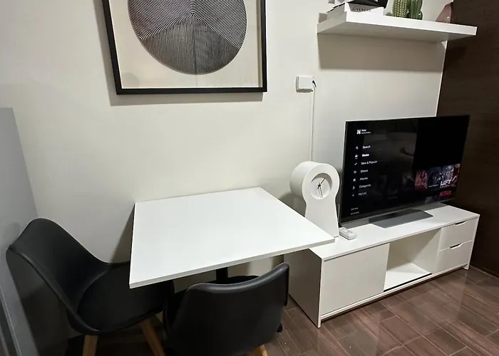Apartment King Size Bed At Air Residences Condo, Ayala Ave, Makati *