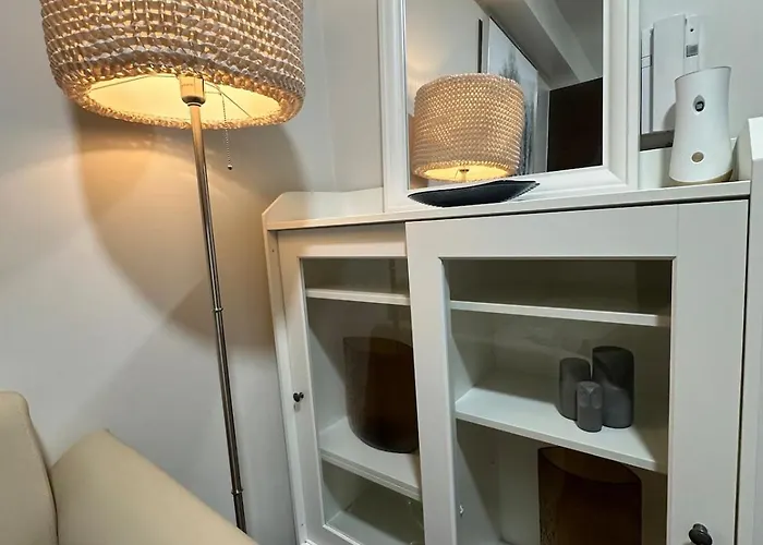 King Size Bed At Air Residences Condo, Ayala Ave, Makati Apartment