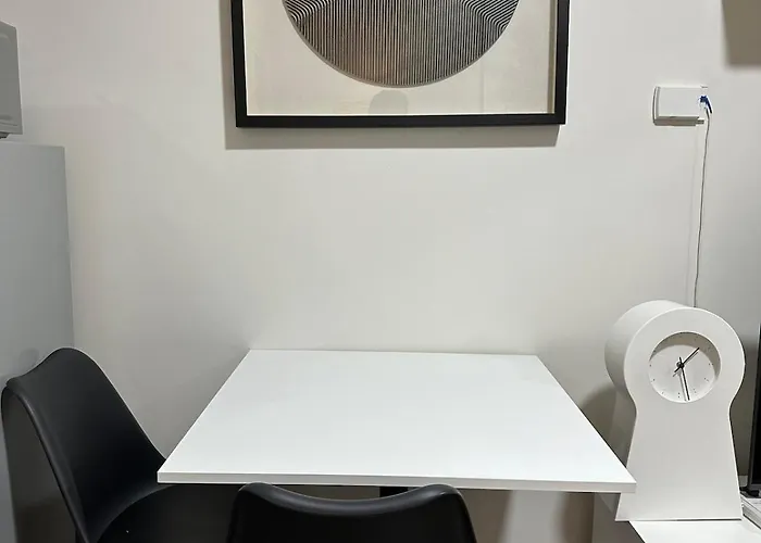 King Size Bed At Air Residences Condo, Ayala Ave, Makati Apartment *